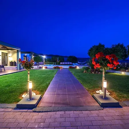Mythic Olive One Floor Villa-amazing View-heated Poll