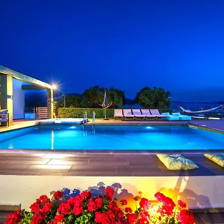 Mythic Olive One Floor Villa-amazing View-heated Poll Villa *