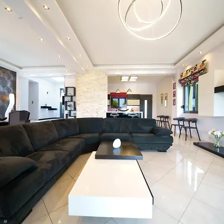 Mythic Olive One Floor Villa-amazing View-heated Poll