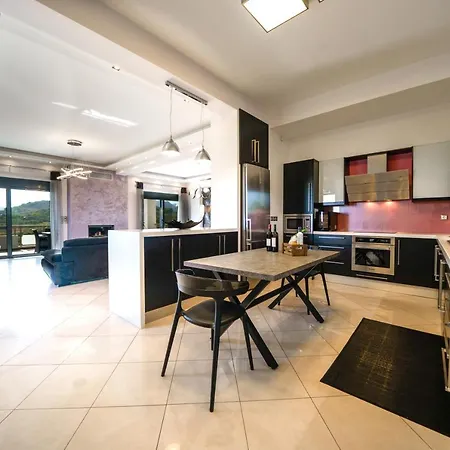 Mythic Olive One Floor Villa-amazing View-heated Poll